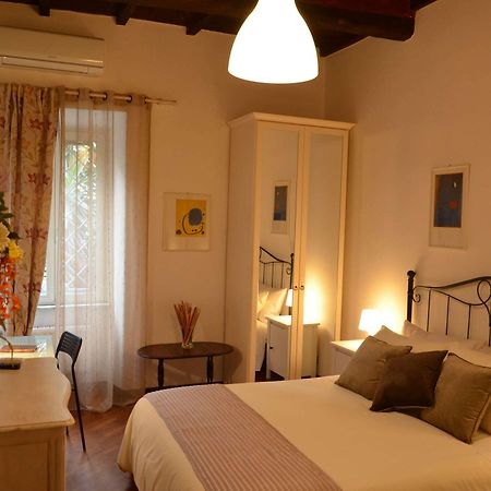 Benedetta Trastevere Rome Luaran gambar