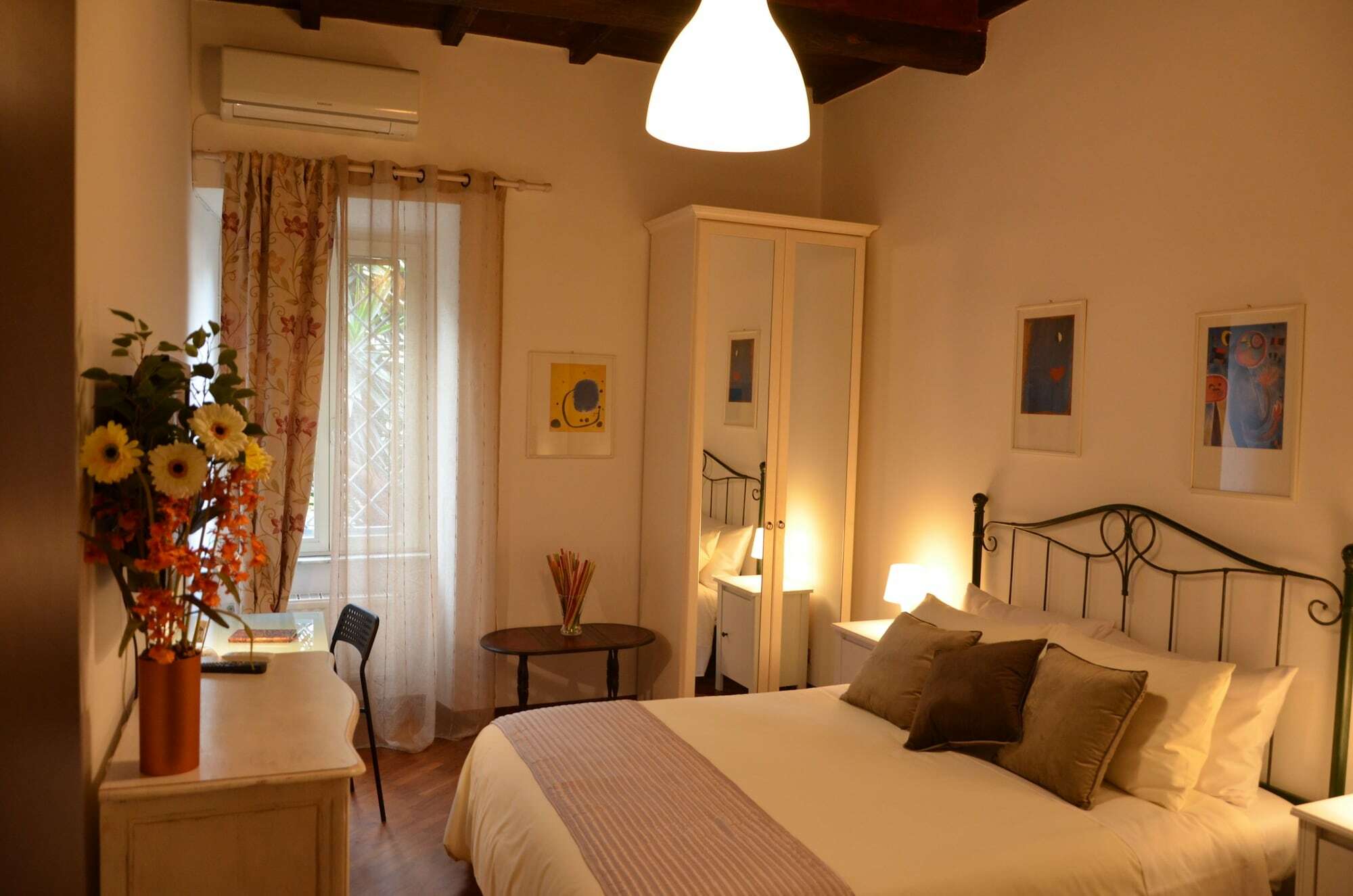 Benedetta Trastevere Rome Luaran gambar